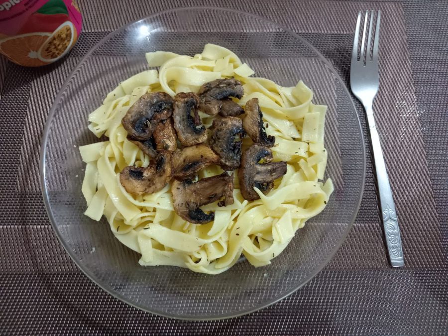 Fettuccine com cogumelos salteados